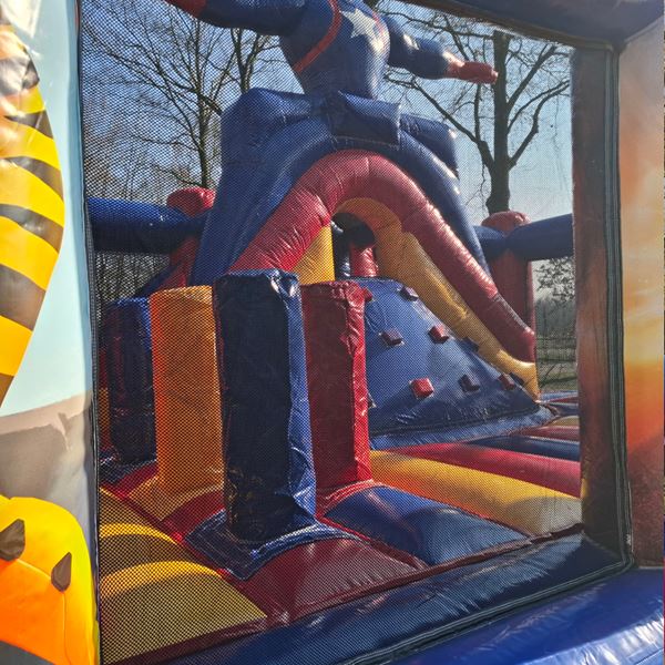 superheld springkussen huren