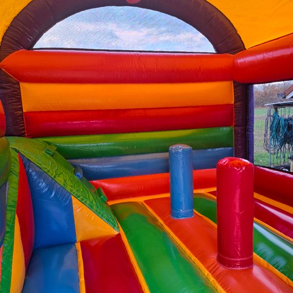 springkussen regenboog huren