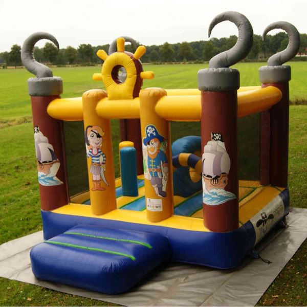 Springkussen zeerover Springkussen zeerover